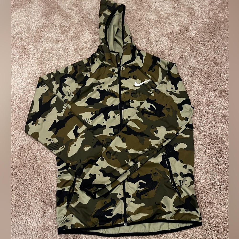 Men’s Nike camo dri-fit jacket, size medium, great condition